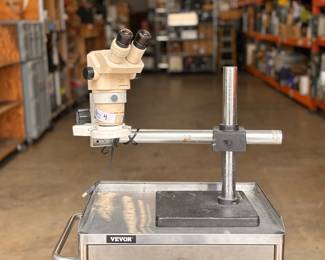 Olympus SZ40 Stereo Zoom Microscope w/ Arm, Base and Eyepieces