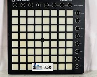 Novation Launchpad Mini MK2 II