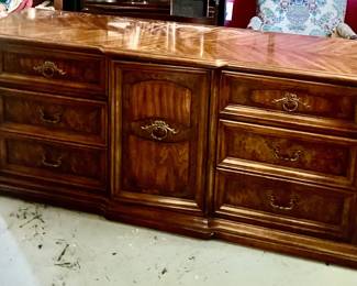 1970’s chest of drawers/ dresser