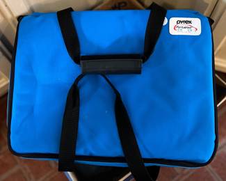 Keep food hot in a Pyrex dish with insulated food  transport container