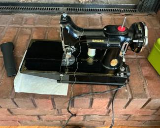 Singer Featherweight, model 221