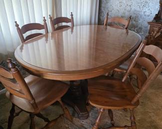 Dining table with 6 chairs and leaf