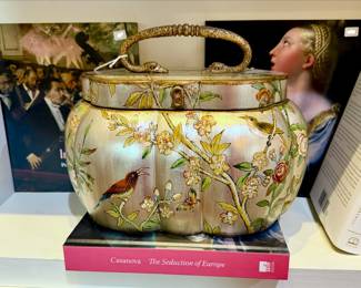 Lovely Bird box. Art Gallery books.