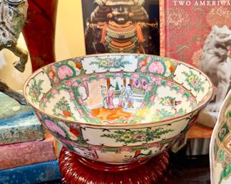 Famille Rose elegant bowl.