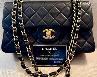 Quilted Chanel authenticated handbag.