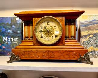 Antique Seth Thomas mantle clock.