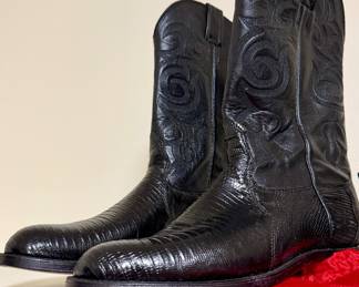 Shoe sizes 8.5-9.5. Black Lizard Boots