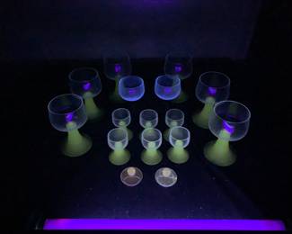 Vtg Uranium Glasses 