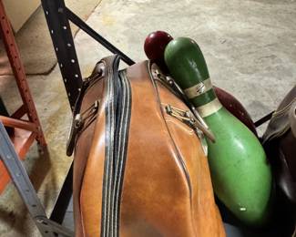 Bowling Ball w/ vtg carrying case