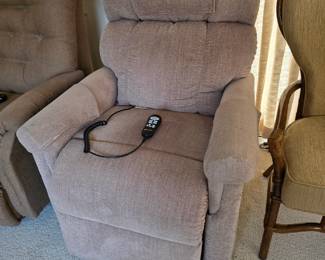 Golden lift chair, recliner. Looks and works great!