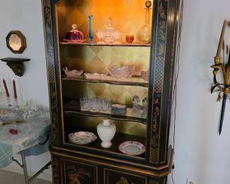 vintage Drexel Heritage, or Drexel Style, black lacquer and gold chinoiserie china display cabinet, hand-painted excellent condition!