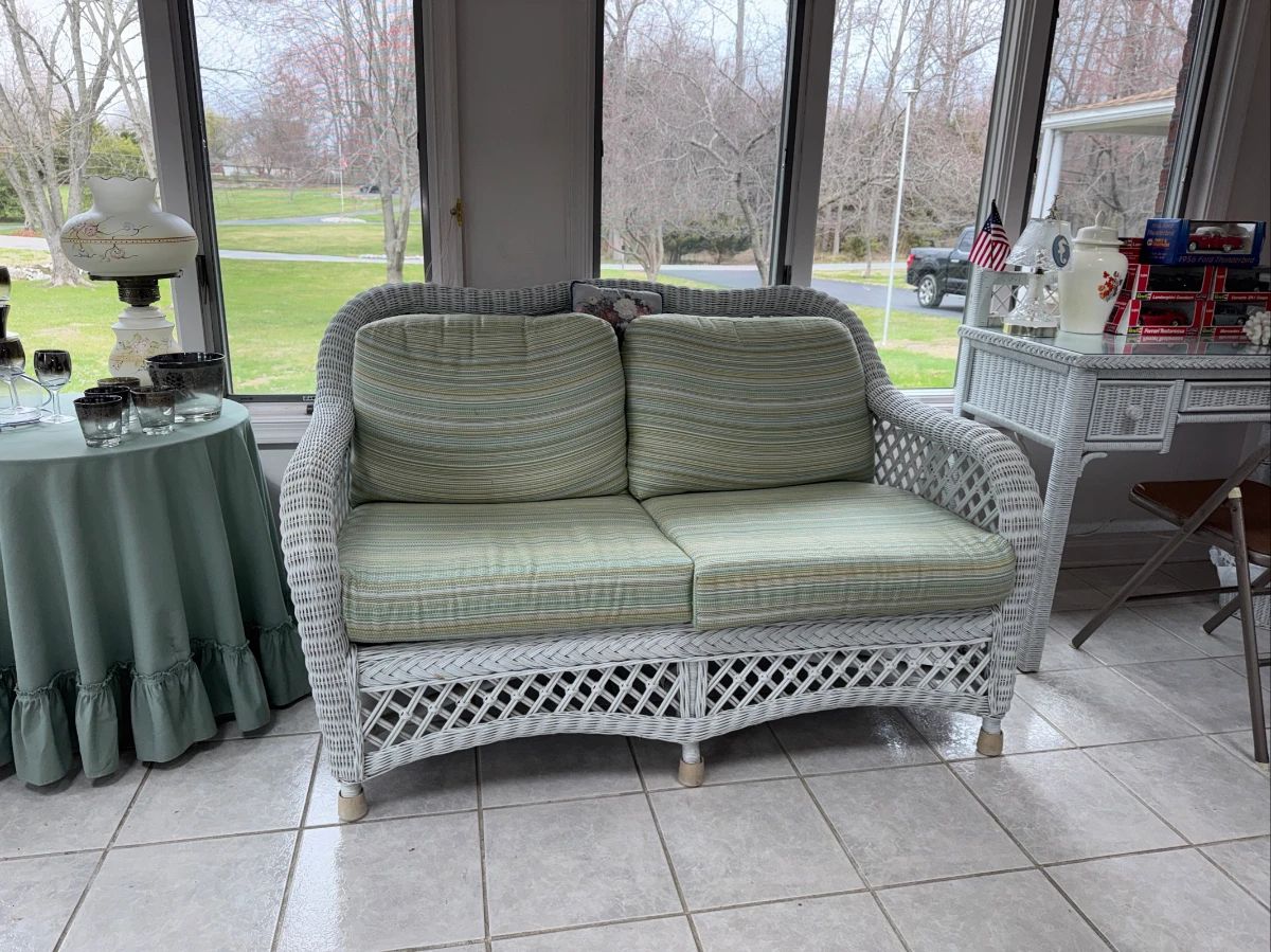 Very nice indoor wicker furniture set