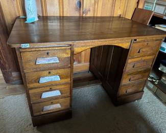 VA Banker’s Desk