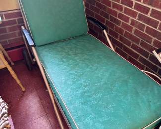 Vintage chase lounge 