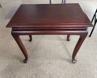 Solid wood table w/Queen Anne legs