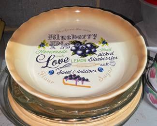 Vtg Pie Plates
