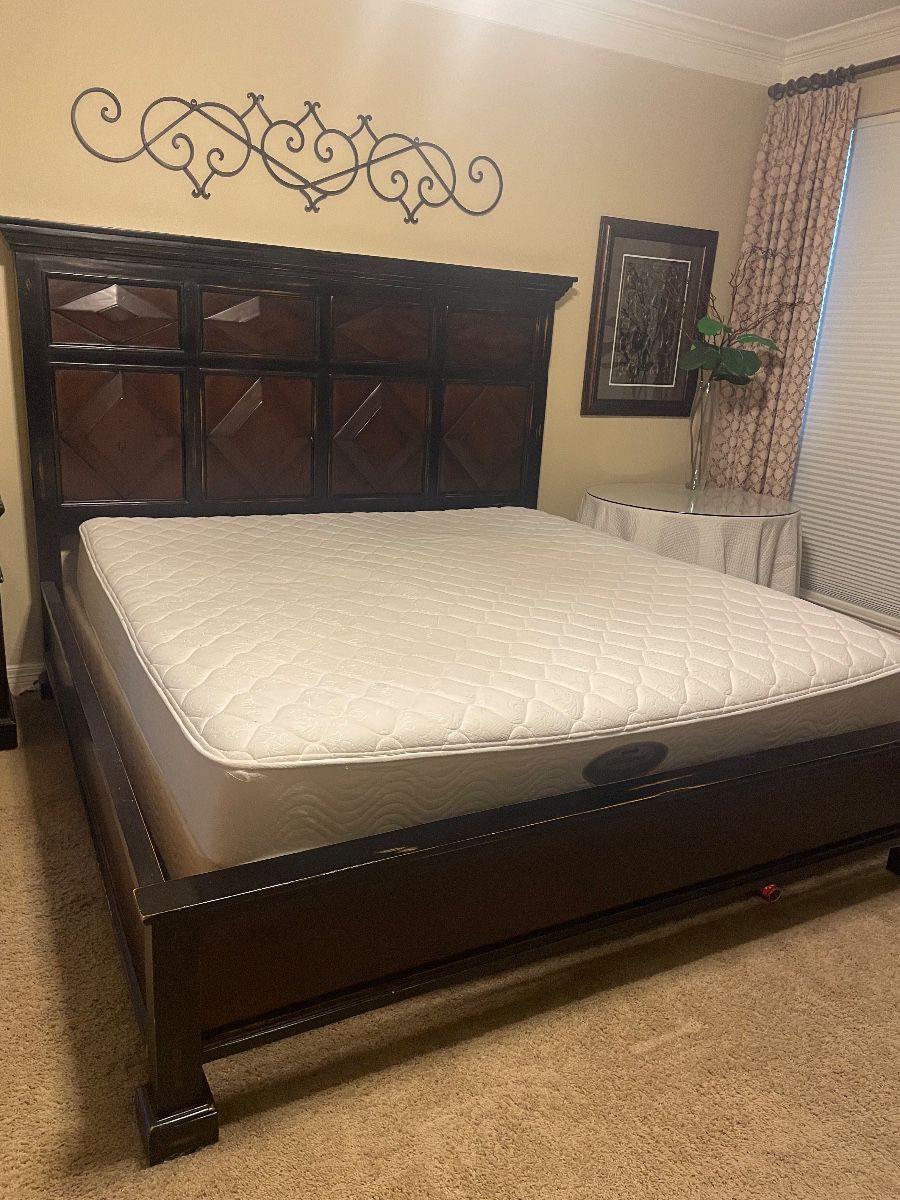 quality distressed wood king bedroom - includes bed-mattress 1 night stand and large dresser