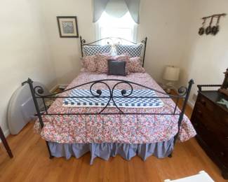 Vintage-Style Wrought Iron Bed Frame with Scrolled Design