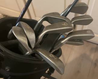 Complete Golf Club Set with Black Stand Bag and Accessories