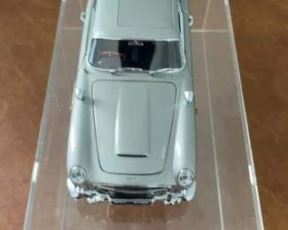 Aston Martin DB5 Diecast Model Car & Case