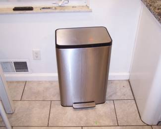 STAINLESS TRASH CAN