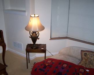 MAHOGANY STAND & LAMP