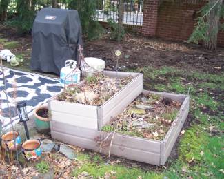 STEPPED PLANTER BOX