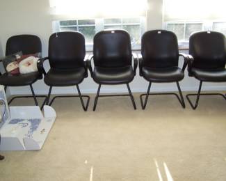 SET OF BLACK OFFICE CHAIRS