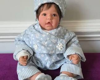 Collectible Vinyl Lee Middleton Doll Cherish