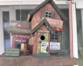 OUTDOOR BIRD HOUSE
