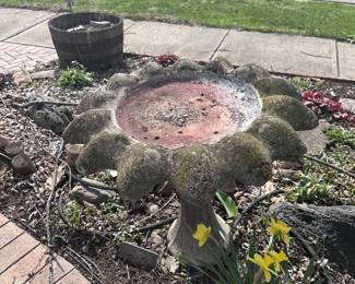 OUTDOOR CONCRETE BIRD BATH