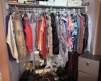 WOMENS CLOTHING SHOES