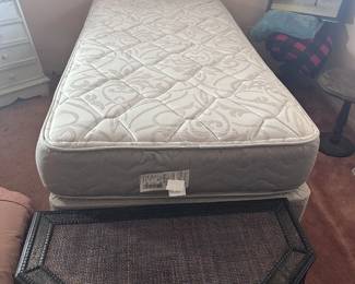 FURNITURE SINGLE BED