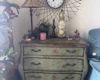 FURNITURE DRESSER II
