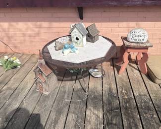 OUTDOOR TABLE BIRD HOUSES