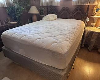 FURNITURE QUEEN BED