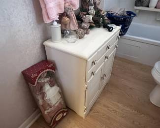 FURNITURE WHITE CABINET