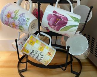 Various Styles of Adorable Coffee Cups