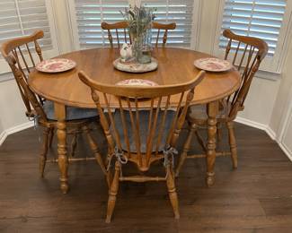 Expanding Round-to-Oval Dining Table with Four Chairs
