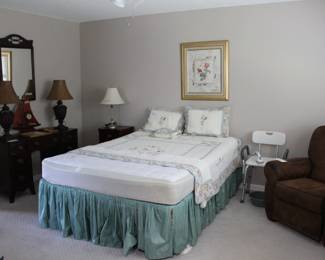 Bedroom furniture set, full size bed, mattress and box spring, bed frame, bedroom set, traditional bedroom furniture, guest bedroom setup Quilt bedding set, floral quilt, patchwork quilt, cottage style bedding, farmhouse bedding, vintage style quilt, matching pillow shams, bed skirt Wood nightstand, bedside table, 2 drawer nightstand, traditional nightstand, dark wood furniture, bedroom storage Table lamp, bedside lamp, traditional lamp, brushed metal lamp, neutral lampshade, accent lighting Vanity desk, wood vanity, dressing table, bedroom desk, mirror with frame, traditional vanity set Wall art, framed artwork, floral wall décor, classic wall art, gold frame art Brown suede recliner, microfiber recliner chair, upholstered recliner, comfortable chair, bedroom seating Medical equipment, bedside commode, shower chair, mobility aid, elderly care items Estate sale furniture, home furnishings, traditional décor, complete room setup
