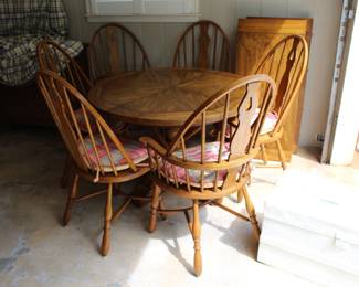 Round wood dining table, pedestal dining table, solid wood table, traditional dining set, kitchen table set, breakfast table, compact dining set Windsor style chairs, spindle back chairs, wooden dining chairs, set of 4 chairs, farmhouse dining chairs, country style furniture, classic wood chairs, captain chairs with arms Seat cushions, plaid seat cushions, upholstered chair pads, tie-on cushions Drop leaf table (possible), expandable dining table, space saving furniture Folding table leaves, extra table panels, table extensions Vintage wood furniture, farmhouse style dining set, rustic dining furniture, estate sale furniture, kitchen furniture, household furnishings