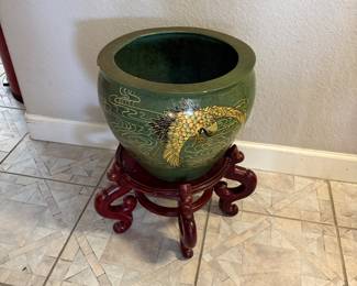 Pot with stand