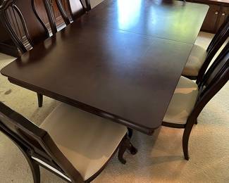 Haverty's Dining Table and 6 Chairs Detail 4