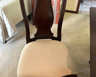 Haverty's Dining Table and 6 Chairs Detail 3