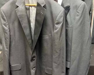 CT579Oscar de la Renta Tux