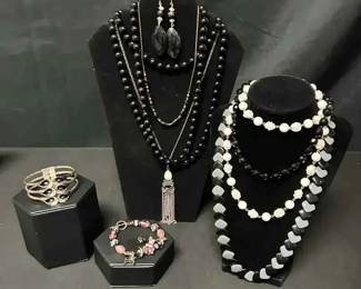 CT274Jewelry  Black  White with a Dash of Pink