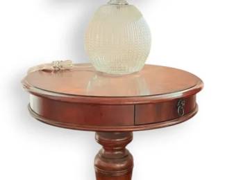 Reual James Round End Table With Lamp