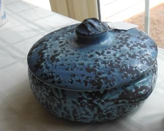 large McCoy pot with lid