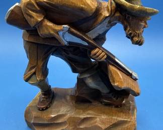 Wood carving figurines. Vintage.