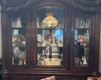Cabinet and Dining table with Leafs and table protector